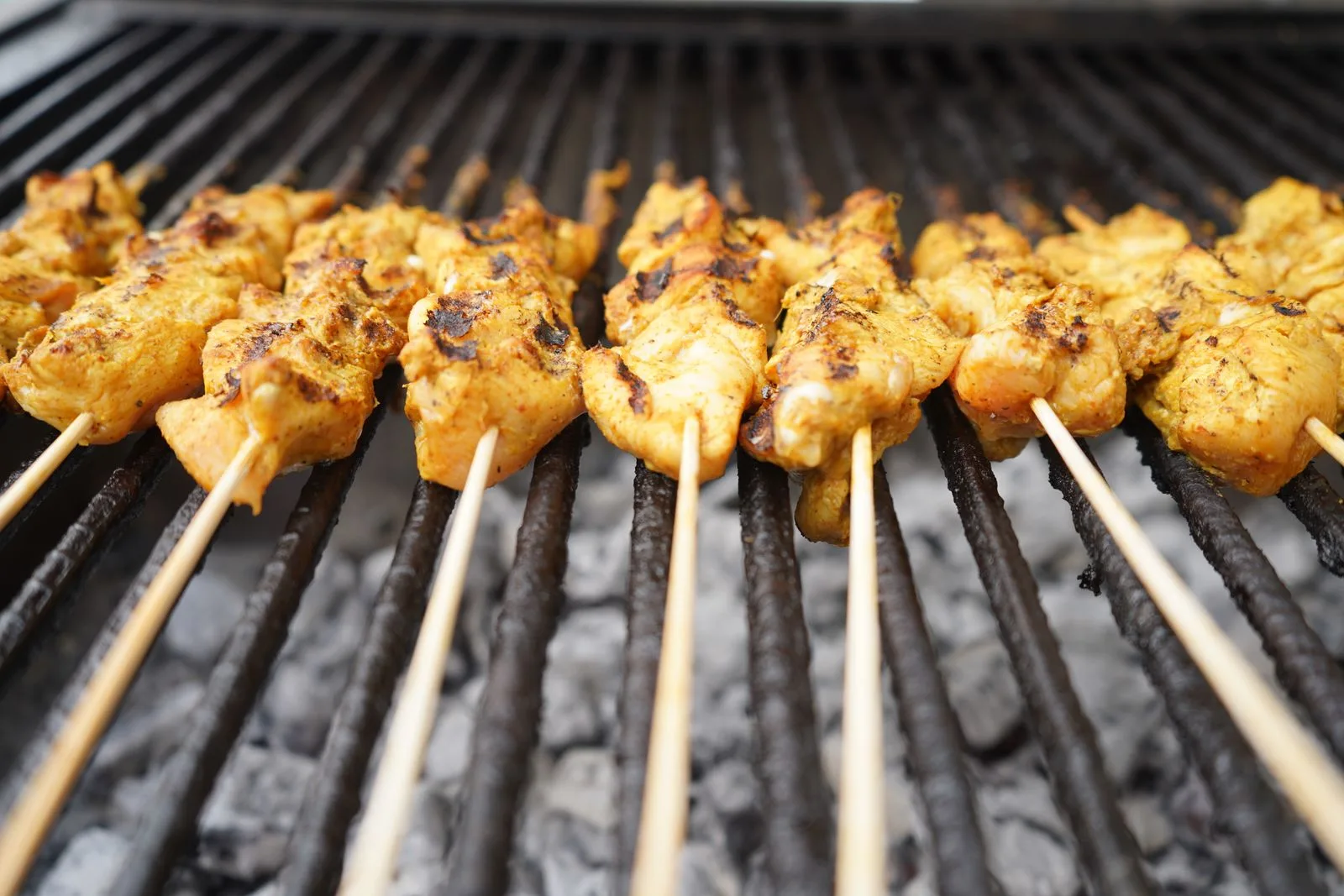 Brochettes de poulet marinées