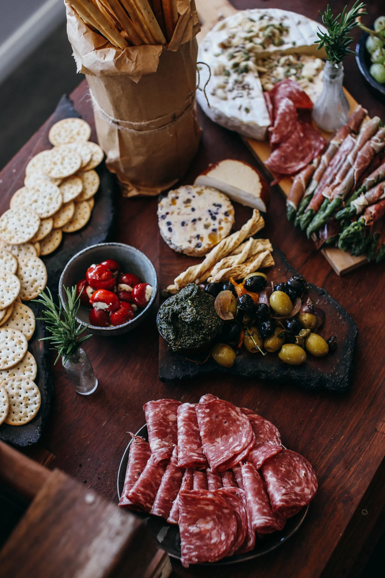 Apéritif dînatoire - planche de charcuterie et fromages